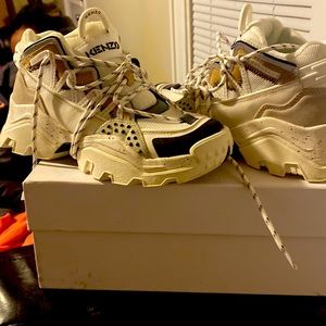 White inka low top sneakers